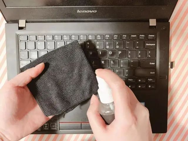 【一記居家】住手！不要再用酒精清潔電腦、手機(jī)屏幕，否則……